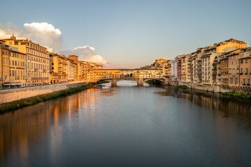 Obraz premium Beautiful view of the Old Bridge (Ponte Vecchio) over the Arno River in Florence, Italy