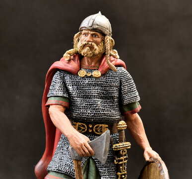 FIGURA VIKINGO