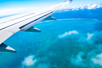 Fototapeta na wymiar 飛行機から見える景色 (石垣島)