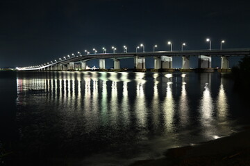 Fototapeta na wymiar 夜の琵琶湖大橋