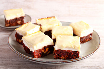 Walnut brownies with cheese