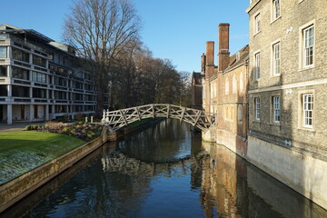 Fototapeta na wymiar Cambridge campus river and building