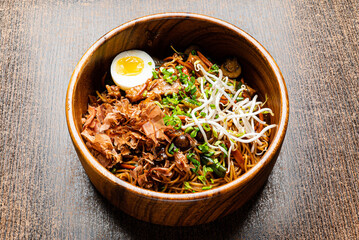 noodle with meat and vegetables