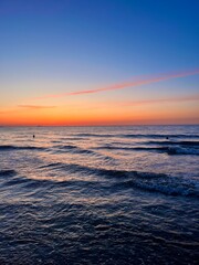 Obraz premium Orange sky after the sunset at the sea, evening sea horizon 