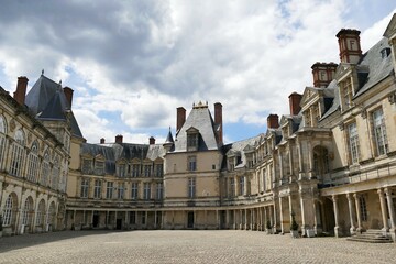 Fototapeta na wymiar La cour ovale du château de Fontainebleau