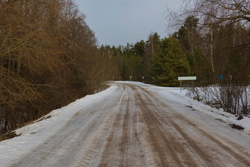 Obraz premium landscapes and road, Winter frosty snowy day 