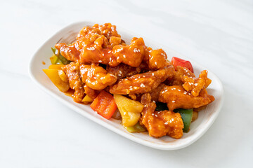 fried crispy chicken with sweet and sour sauce