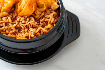 Korean instant noodles with dumplings