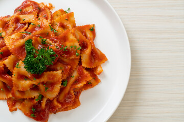 farfalle pasta in tomato sauce with parsley