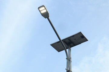 selectively focus on street lights that use electricity from the sun or solar cells