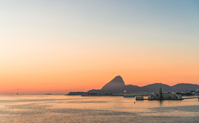 Fototapeta na wymiar Suntise at Guanabara Bay, Rio de Janeiro