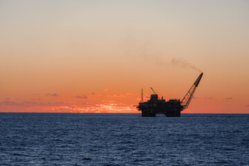 Fototapeta na wymiar Offshore Rig at Sunset