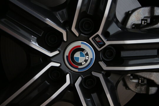 Wheel and Logo BMW 220i Gran Coup&eacute; M Sport 