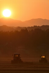 Fototapeta premium 越後平野の朝焼け（新潟県）