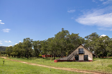 Weekend house in tropical country side, nearby Lake Chivero, 1 hour drive from Harare, capital of Zimbabwe