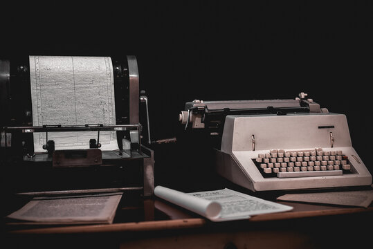 macchina da scrivere con foglio di carta. Spazio per il tuo testo