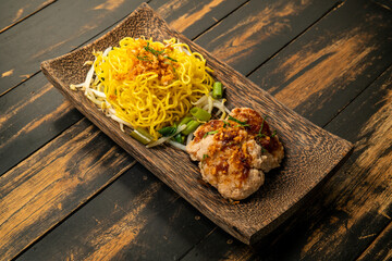 Yellow noodles with chicken and pork