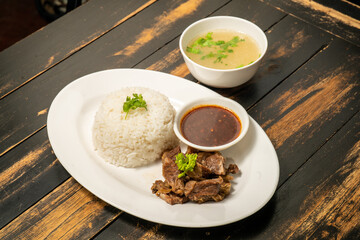 thai rice and beef with sauce