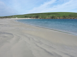 Fototapeta na wymiar St Ninians beach, a tombolo in the Shetland Islands