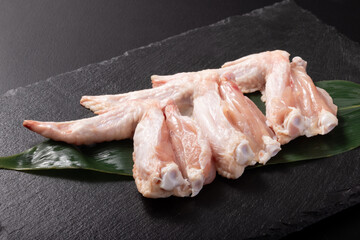 若鶏の手羽先　生肉　(日本産)
