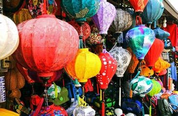 Fototapeta na wymiar Closeup shot of lanterns in the street