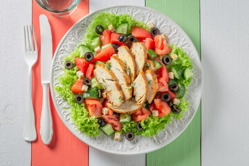 Delicious and fresh Caesar salad with chicken, lettuce and tomatoes.