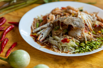 Popular Thai dishes Spicy Papaya Salad with Raw Blue Crab
