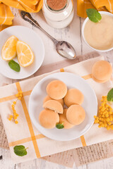 Cookies with lemon cream filling