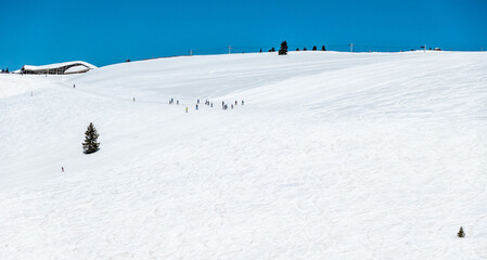 Fototapeta na wymiar vail ski resort town and ski mountain in colorado
