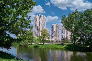 Fototapeta na wymiar Residential complex with a lake and a park