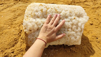 sand in hands, salt stoune