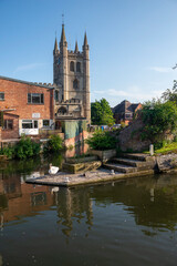 Fototapeta na wymiar St Nicolas Church, Newbury. Seen from across the canal, with swan