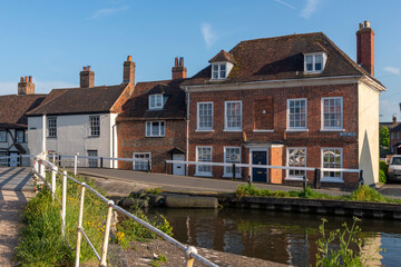 Fototapeta na wymiar Historic properties on West Mills in Newbury, by the Kennet and Avon canal