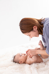 Obraz na płótnie Canvas スキンシップをとる赤ちゃんとママ　baby 