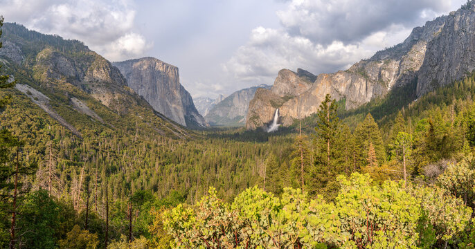 Yosemite tunnel viewpoint landscape California.