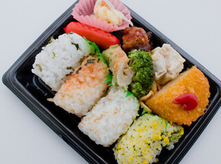 スーパーから購入のおにぎり弁当