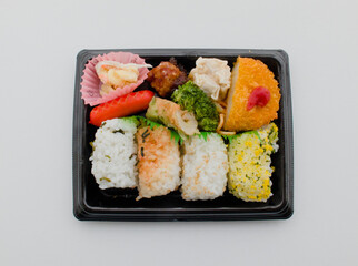 スーパーから購入のおにぎり弁当