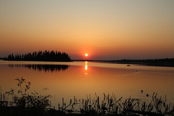 Naklejka premium Hazy Sunset, Elk Island National Park, Alberta