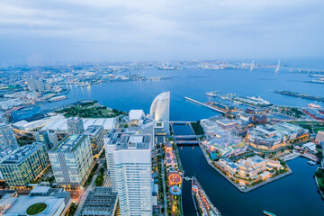 Obraz premium 神奈川県横浜市西区みなとみらいの都市風景