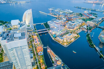 神奈川県横浜市西区みなとみらいの展望台からの都市夜景