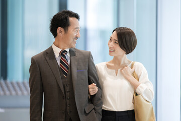 Dating a couple with an age difference who look at each other Good Marriage Day