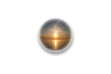 綺麗な日の出の風景を閉じ込めたクリスタル球