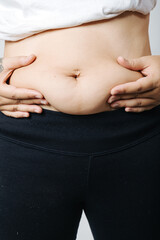 Women with abdominal fat, obesity problems, fat accumulation, diet, exercise, weight loss, postpartum women's abdomen fat accumulation after giving birth