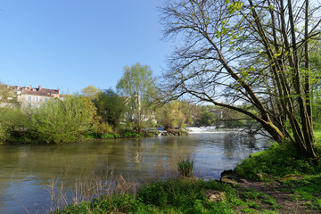 Fototapeta na wymiar Loing river and Montigny-sur-Loing village 