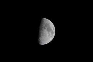 Zoom sur la lune