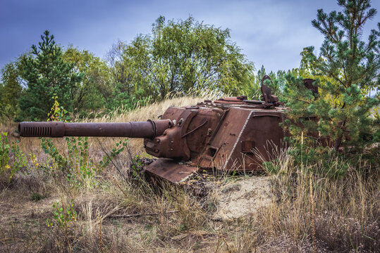 Abandoned ISU-152 Soviet self-propelled gun in Chernobyl Exclusion Zone, Ukraine