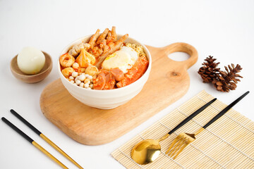 Seblak jeletot indonesia traditional food with any variant toping.