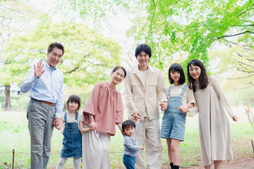 笑顔で楽しく暮らす3世代ファミリー