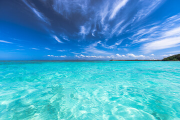 Obraz premium 沖縄県・波照間島 青空とニシ浜の絶景