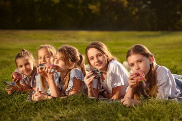 Fototapeta premium Bunch of children playing together and having fun. Group portrait of happy eating kids
